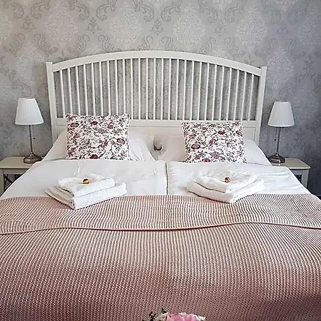 Amadeus Hotel 3*