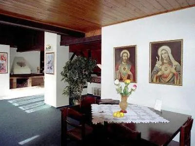 Amadeus Hotel 3*