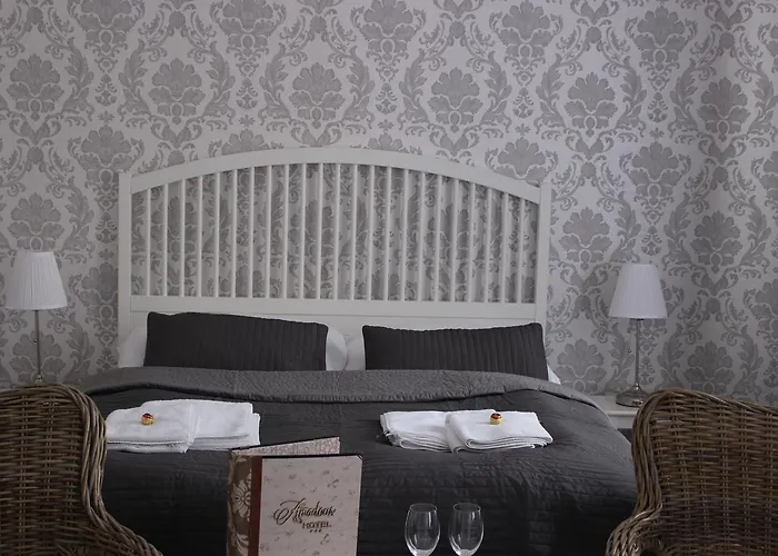 Amadeus Hotel 3*